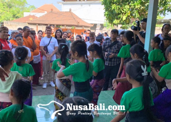 Nusabali.com - siswa-sanggar-cakra-bhuwana-antusias-sambut-kaesang