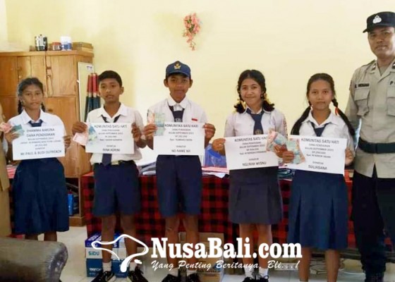 Nusabali.com - 10-siswa-miskin-terima-bantuan-pendidikan
