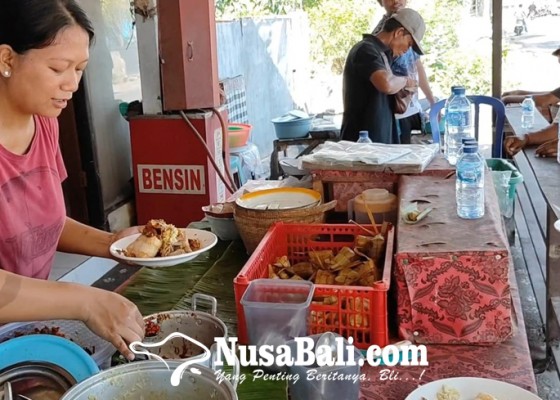 Nusabali.com - tipat-kuah-nusa-penida-jadi-kuliner-favorit