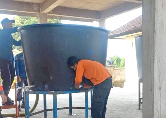 Nusabali.com - bpbd-jembrana-sudah-distribusikan-250900-liter-air-bersih