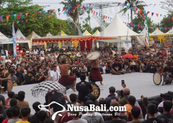 Nusabali.com - gebug-ende-tradisi-unik-mohon-hujan-dipertunjukkan-di-seraya-culture-festival-2023