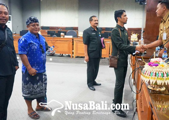 Nusabali.com - rapat-gabungan-komisi-dprd-karangasem-dihadiri-hanya-5-anggota-dprd