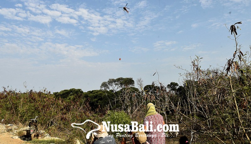 www.nusabali.com-lihat-helikopter-water-bombing