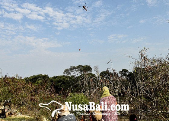 Nusabali.com - lihat-helikopter-water-bombing