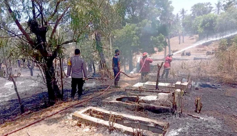 www.nusabali.com-kuburan-di-kubu-juntal-terbakar
