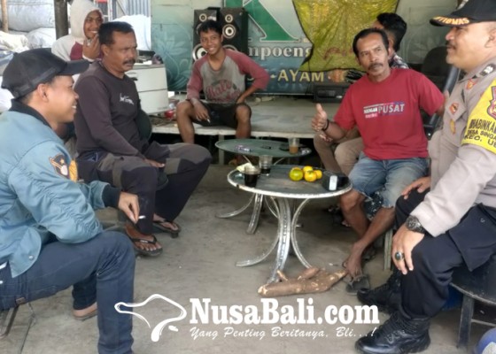Nusabali.com - bhabinkamtibmas-sambangi-warga-imbau-pemilu-damai