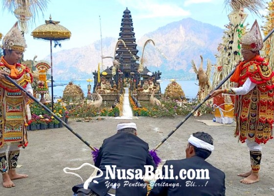 Nusabali.com - krama-batur-haturkan-bhakti-papranian