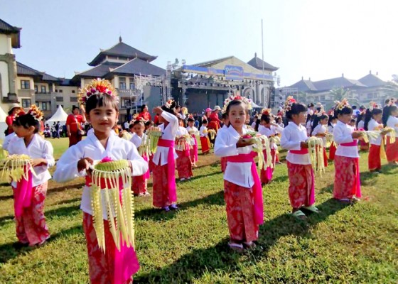 Nusabali.com - ratusan-siswa-paud-tampilkan-seni-budaya-di-hut-ke-14-mangupura