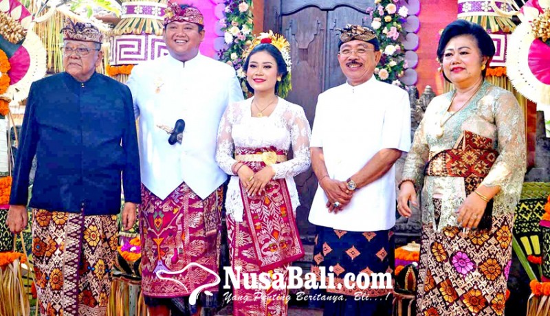 www.nusabali.com-mantan-bupati-geredeg-hadiri-resepsi-pernikahan-anak-mas-sumatri