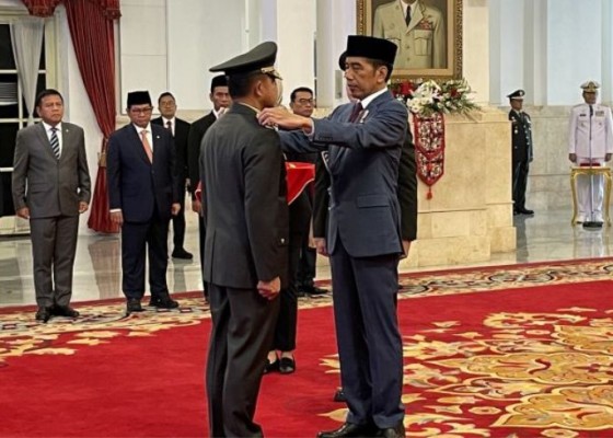 Nusabali.com - presiden-jokowi-lantik-jenderal-agus-subiyanto-sebagai-ksad-tni