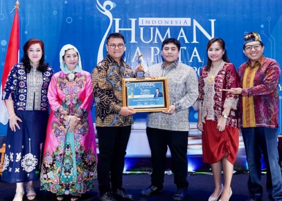 Nusabali.com - jasa-raharja-raih-dua-penghargaan-dari-ajang-indonesia-human-capital-award-2023
