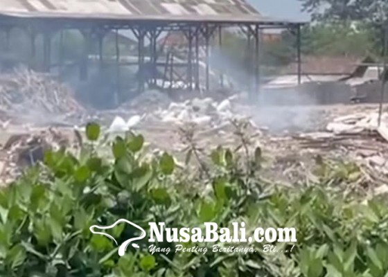 Nusabali.com - warga-keluhkan-kepulan-asap-diduga-dari-pembakaran-sampah