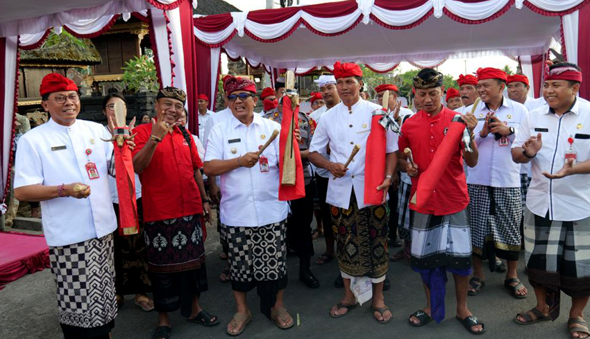 www.nusabali.com-modal-nekat-bupati-tabanan-buka-festival-biaung-art