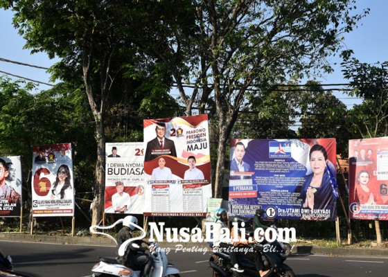 Nusabali.com - baliho-politik-bertebaran-satpol-pp-turun-tangan