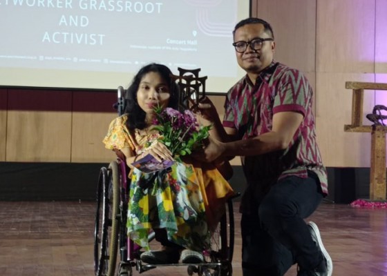Nusabali.com - seniman-disabilitas-buleleng-dapat-penghargaan-internasional