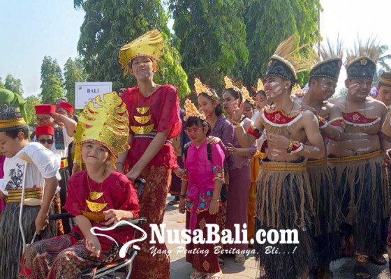 Nusabali.com - parade-budaya-slbn-1-denpasar-meriahkan-lapangan-puputan-margarana