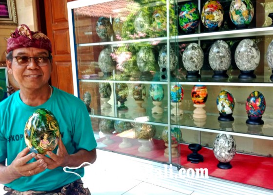 Nusabali.com - seni-lukis-telur-makin-diminati-wisatawan