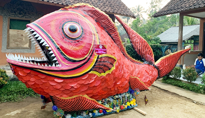 www.nusabali.com-festival-dan-lomba-instalasi-seni-daur-ulang-sampah-raksasa-di-bali-momentum-untuk-perubahan