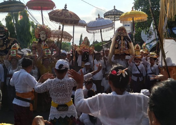 Nusabali.com - ritual-warisan-tetua-desa-untuk-memohon-keselamatan-dan-kesejahteraan