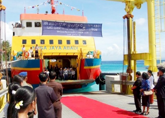 Nusabali.com - kapal-roro-trip-padangbai-nusa-penida-kembali-beroperasi