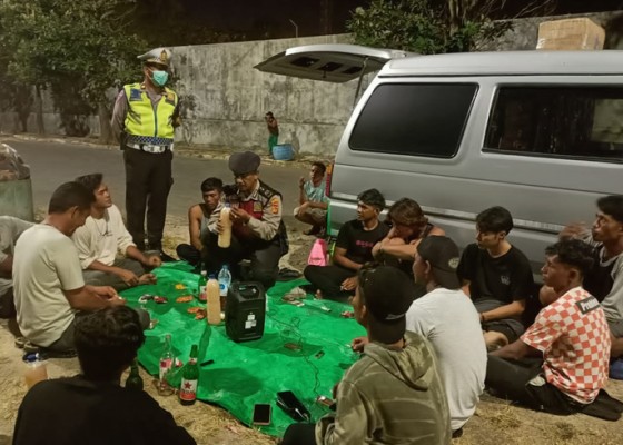 Nusabali.com - polisi-bubarkan-abk-pesta-miras-di-dermaga-benoa
