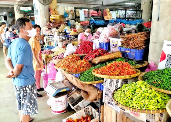 Nusabali.com - harga-cabai-melandai-bawang-merah-melejit-di-pasar-kota-denpasar