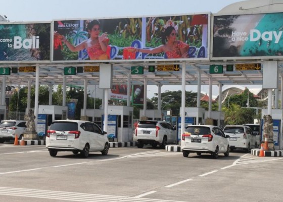 Nusabali.com - bandara-ngurah-rai-terapkan-parkir-tanpa-petugas