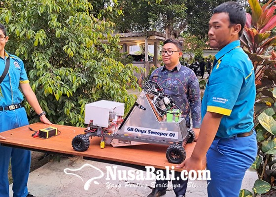 Nusabali.com - smk-ti-bali-global-badung-suguhkan-inovasi-robot-pembersih-halaman-karya-siswa-di-perayaan-hut-ke-7