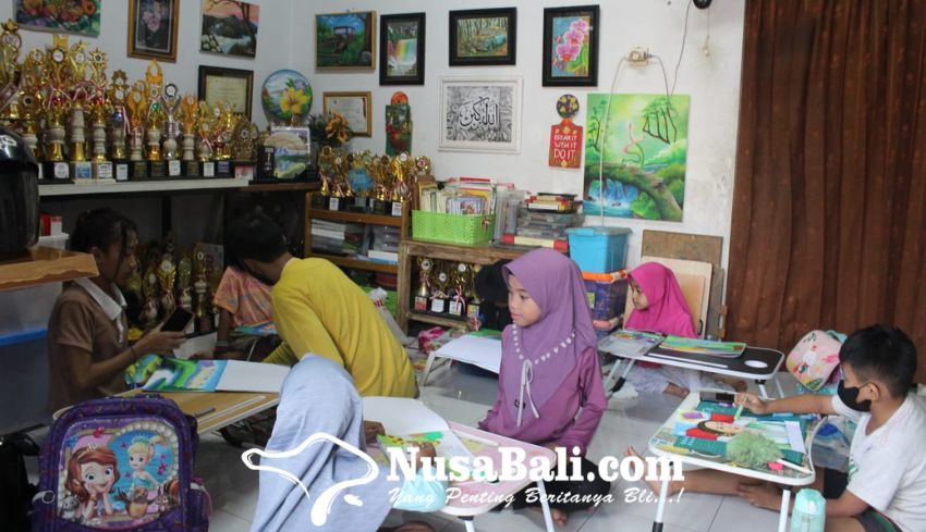 www.nusabali.com-rumah-kreatif-khansa-wadah-anak-anak-mengekspresikan-bakat-menggambar