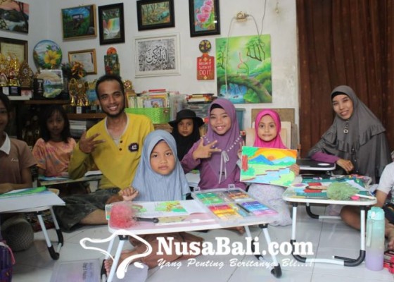 Nusabali.com - rumah-kreatif-khansa-wadah-anak-anak-mengekspresikan-bakat-menggambar