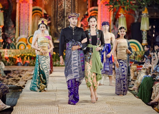 Nusabali.com - gempita-kriya-ubud-fashion-week-2023-membawa-gemerlap-fesyen-dan-kebudayaan-ke-puncak