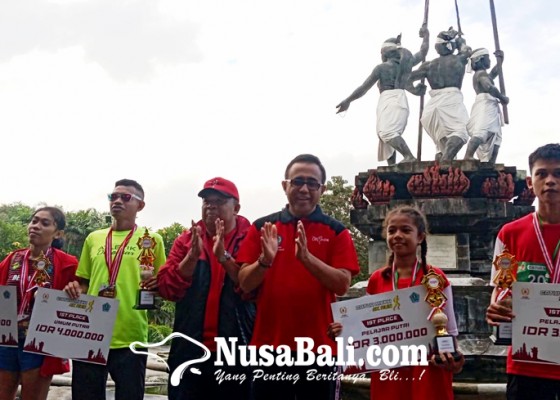 Nusabali.com - isak-dan-arceling-juara-lari-5k-dcm