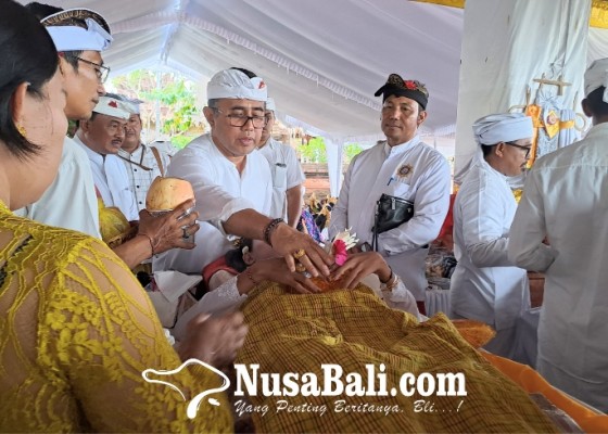 Nusabali.com - layani-440-umat-menek-kelih-matatah-sapuh-leger-dan-pawintenan-saraswati-phdi-denpasar-kami-semua-ngayah