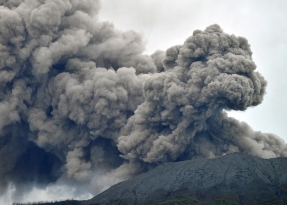 Nusabali.com - erupsi-gunung-marapi-di-sumbar-11-pendaki-tewas