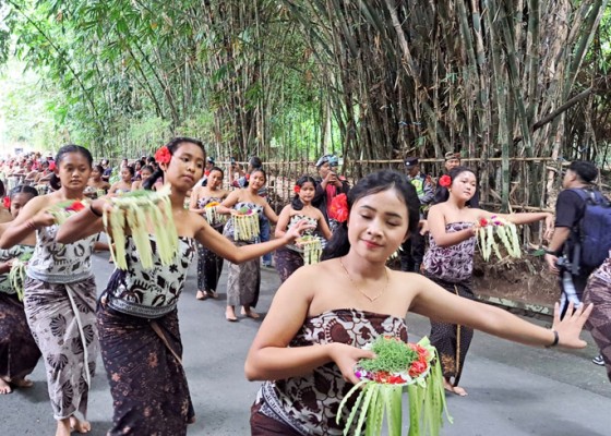 Nusabali.com - penglipuran-village-festival-digelar-di-hutan-bambu