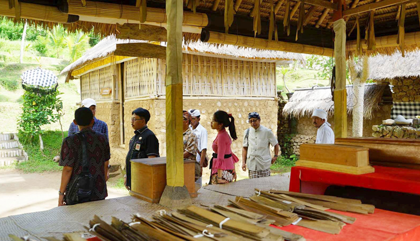 www.nusabali.com-desa-dukuh-penaban-gelar-festival-pelestarian-budaya-lontar