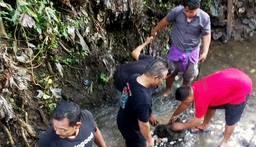 www.nusabali.com-cegah-banjir-tnipolri-bersihkan-gorong-gorong