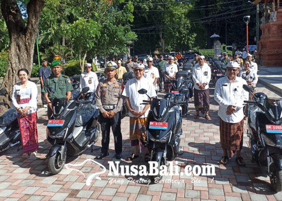 Nusabali.com - pemkot-bagikan-142-motor-listrik