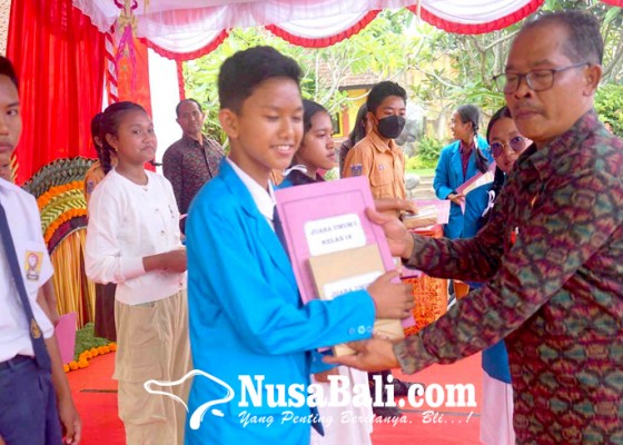 Nusabali.com - rayakan-ultah-smpn-1-selat-apresiasi-siswa-berprestasi