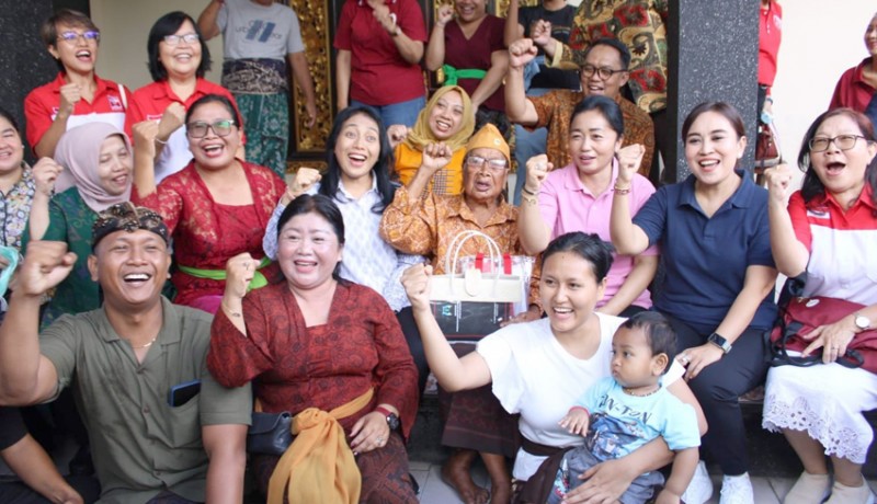 www.nusabali.com-menteri-ppa-serahkan-bantuan-kepada-veteran-perempuan-di-denpasar