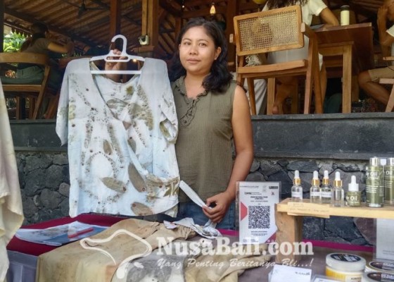 Nusabali.com - ni-putu-eka-erniata-upcycler-bali-yang-berkontribusi-untuk-fashion-sustainable