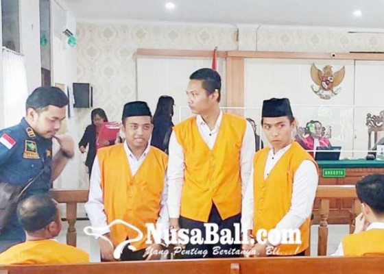 Nusabali.com - tiga-remaja-pembunuh-jukir-dihukum-ringan