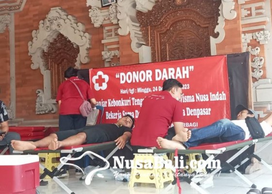 Nusabali.com - banjar-kebonkuri-tengah-kesiman-gelar-donor-darah