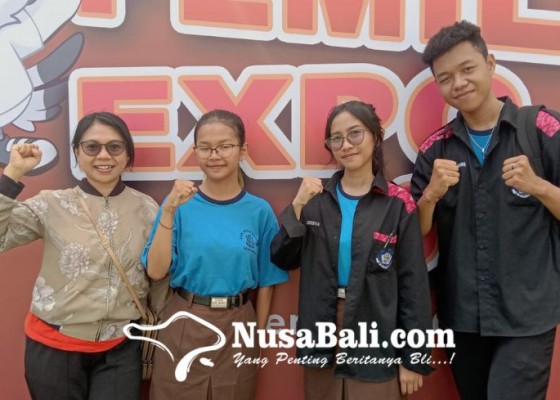 Nusabali.com - para-pelajar-denpasar-antusias-ikuti-pemilu-expo-2024