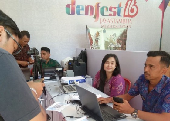 Nusabali.com - 290-pengunjung-denfest-manfaatkan-layanan-disdukcapil