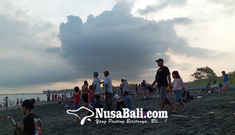 www.nusabali.com-tahun-baru-pantai-dan-objek-wisata-diserbu-pengunjung