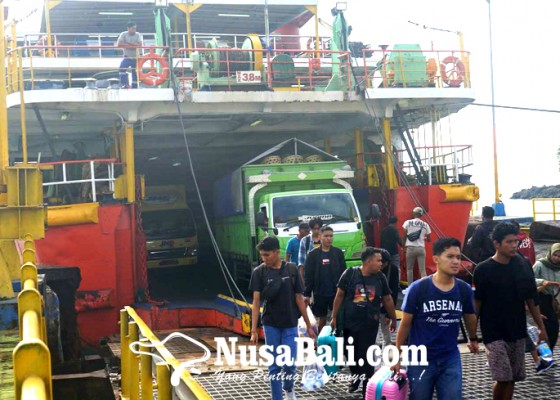 Nusabali.com - awal-2024-penumpang-turun-di-padangbai-sepi
