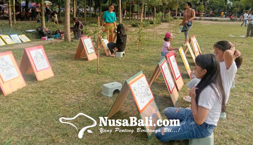 www.nusabali.com-asyiknya-anak-anak-mewarnai-di-lapangan-puputan-badung