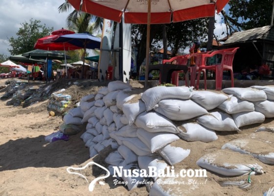 Nusabali.com - pedagang-bikinkan-akses-menuju-pantai