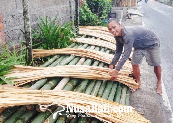 Nusabali.com - pembuat-sebitan-bambu-mulai-bikin-stok